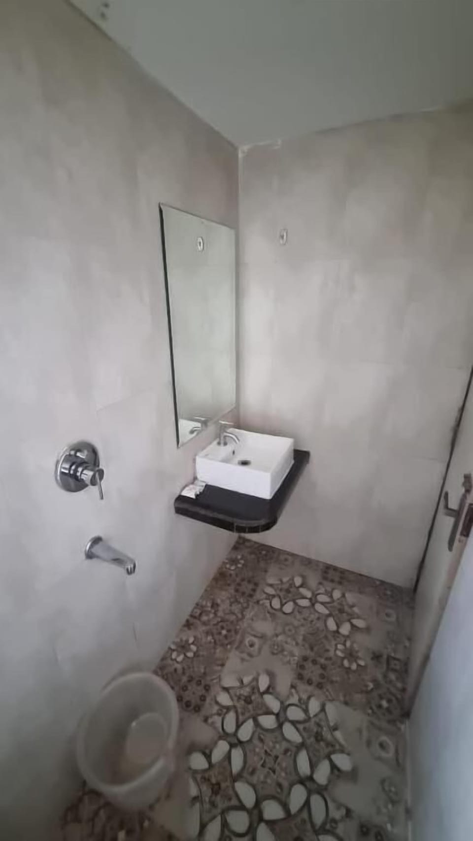 Basic Double Room | Bathroom | Shower, towels, toilet paper