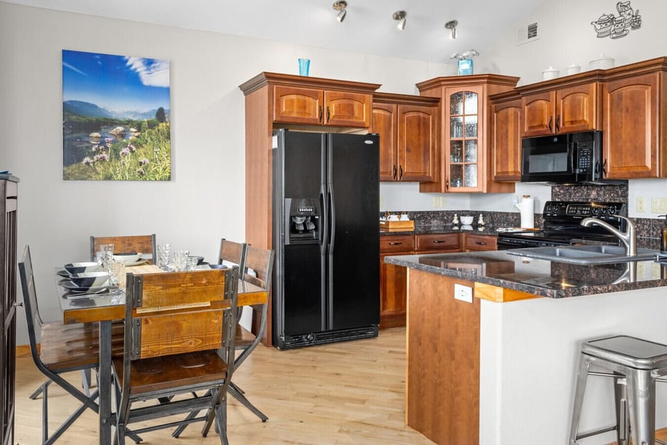 Spacious kitchen ideal for preparing meals and snacks
