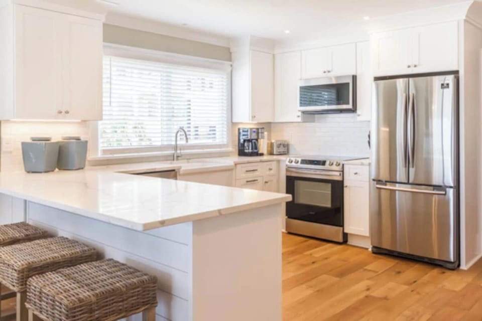 
Fully equipped kitchen with island seating for your group