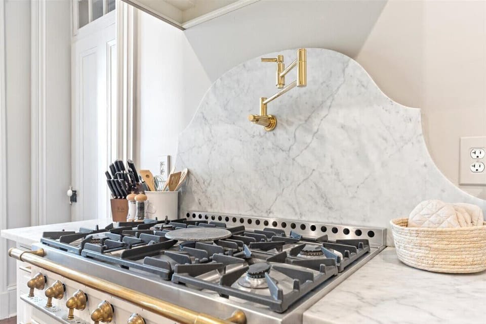 Fully equipped kitchen with everything you need to cook a meal