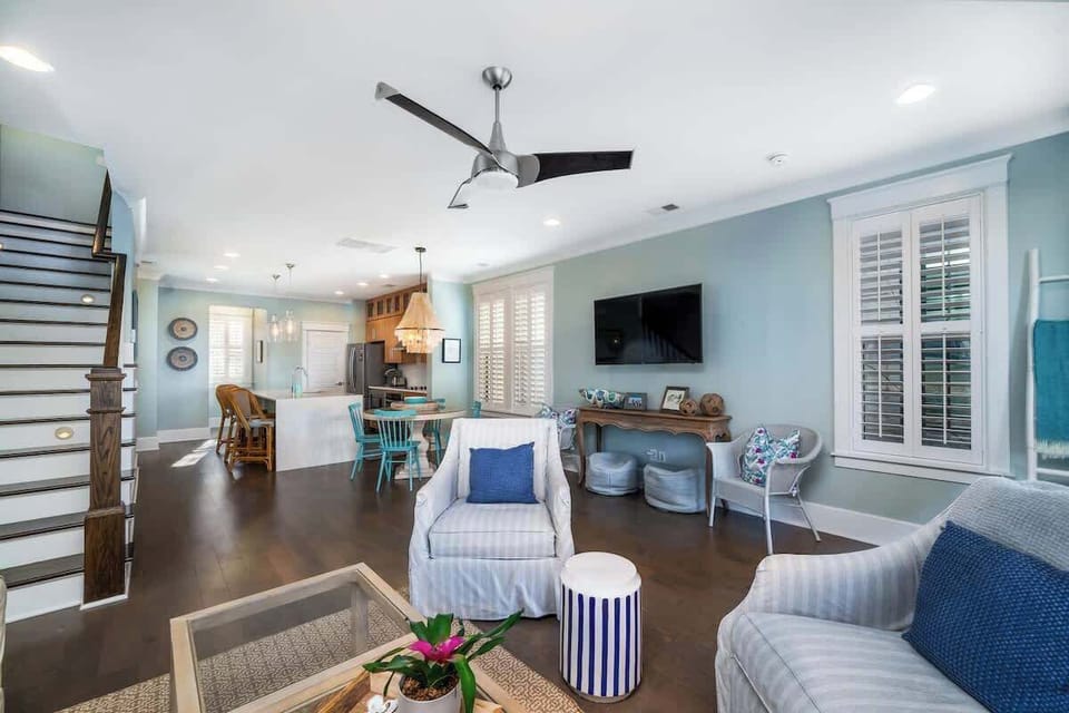 Spacious living room with plenty of seating for your group