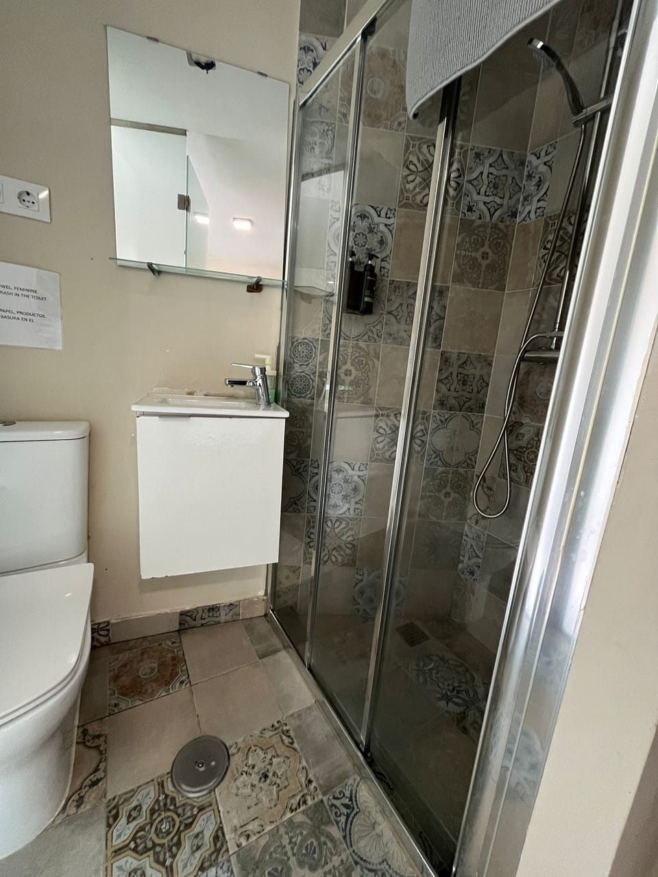 Quadruple Room | Bathroom