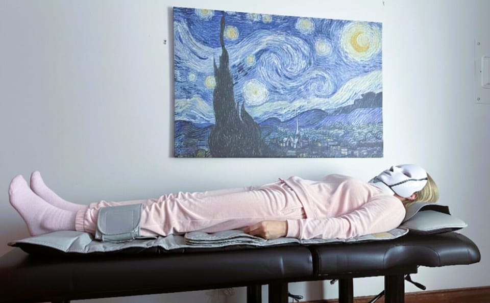 Wellness corner - heated massage table, LED light face and neck mask