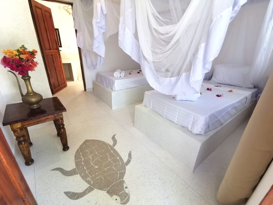 Deluxe Twin Room | Individually decorated, individually furnished, free WiFi, bed sheets