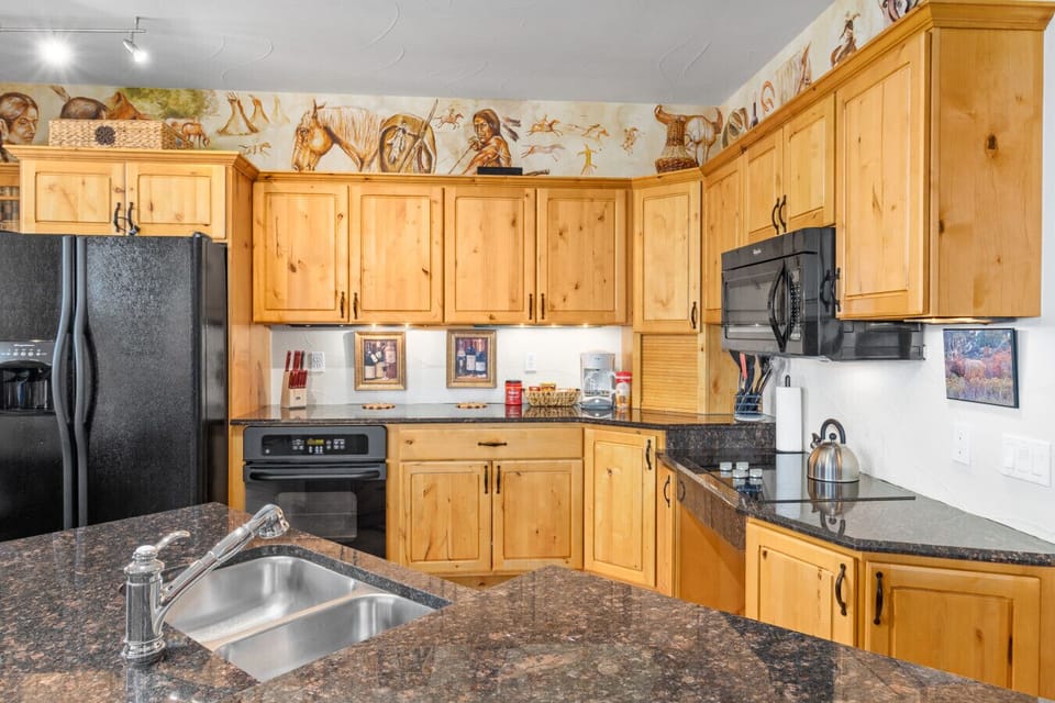 Easy-Access Kitchen Layout