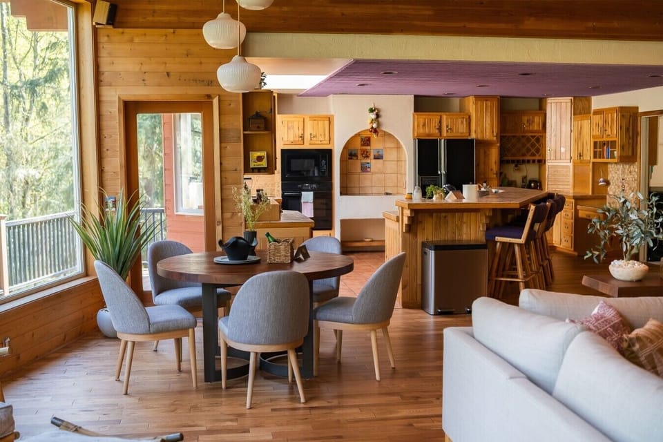 Thoughtfully designed dining space connecting the kitchen and great room.