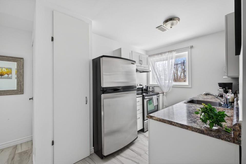 Full kitchen