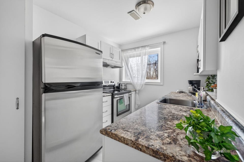 Full kitchen