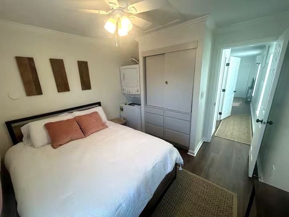 Cottage | Travel crib, free WiFi, bed sheets