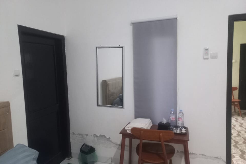 Standard Twin Room | Desk, free WiFi, bed sheets