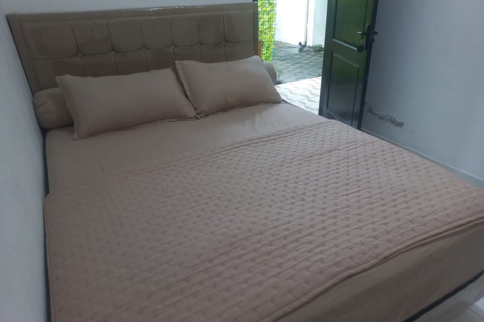 Standard Double Room | Desk, free WiFi, bed sheets
