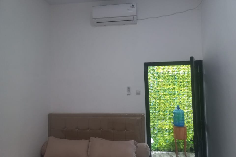 Standard Double Room | Desk, free WiFi, bed sheets