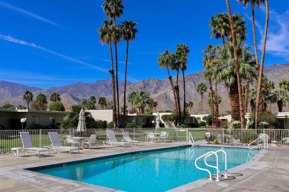 Dog Friendly Mid-Century Villa at The Coco Cabana with Pool, Spa & Tennis Courts Apartment in Palm Springs