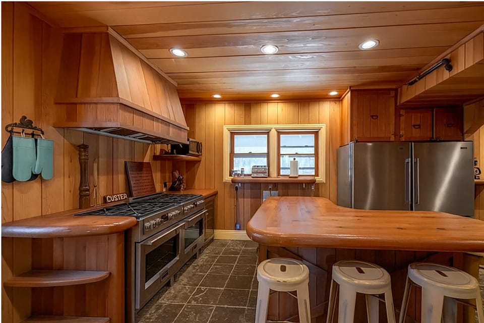 House, Partial Lake View | Private kitchen