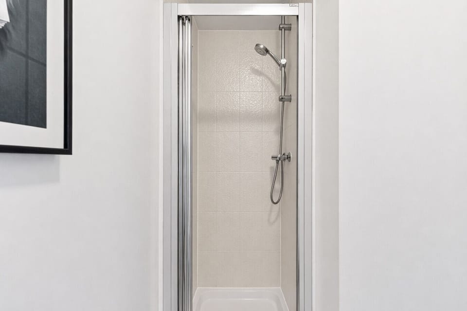 En-suite bathroom to bedroom 1 with complimentary toiletries provided.