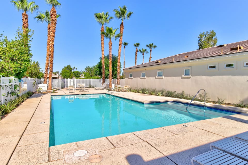 Inviting PGA West Condo w/3 Golf Courses + Sparkling Pool & Hot Tub Apartment in La Quinta