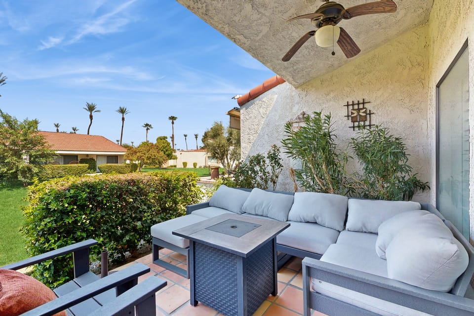 Dog-Friendly Updated Condo Next to Golf Courses w/WiFi, AC, W/D, Shared Pool Apartment in Palm Desert