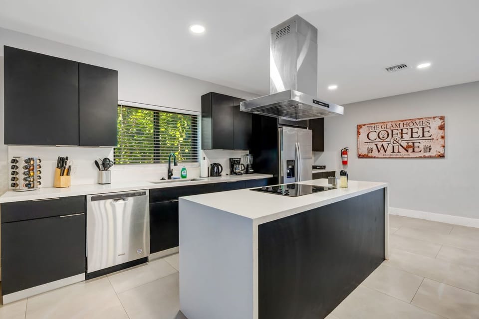 Deluxe Villa, Patio, Garden View | Private kitchen | Toaster