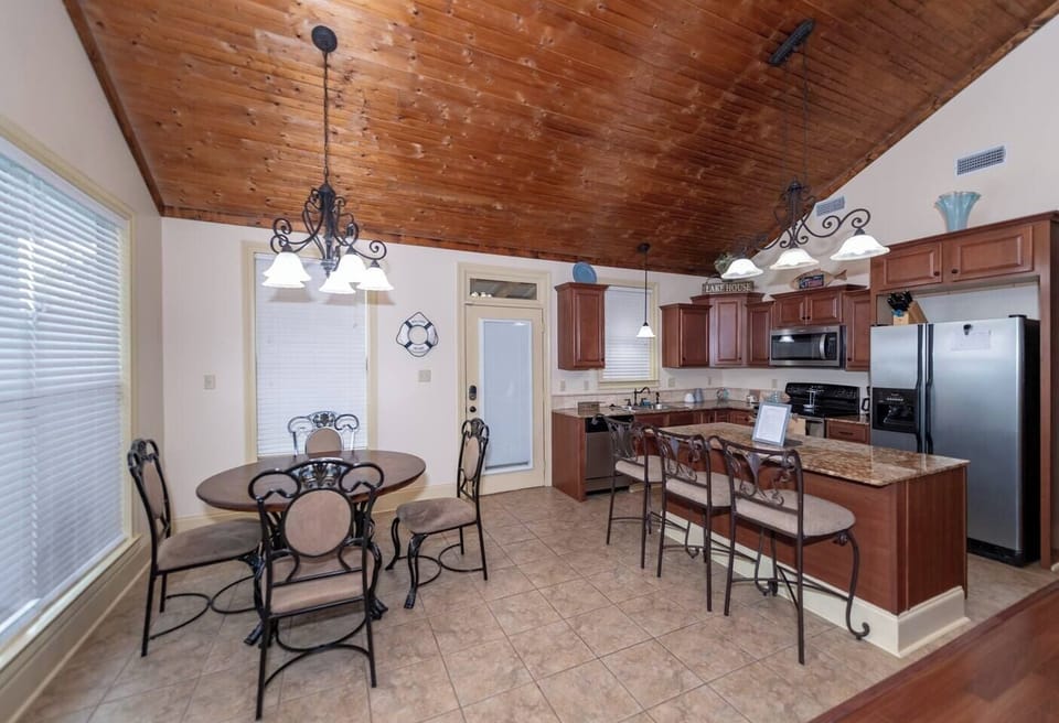 Open-concept kitchen and dining space.