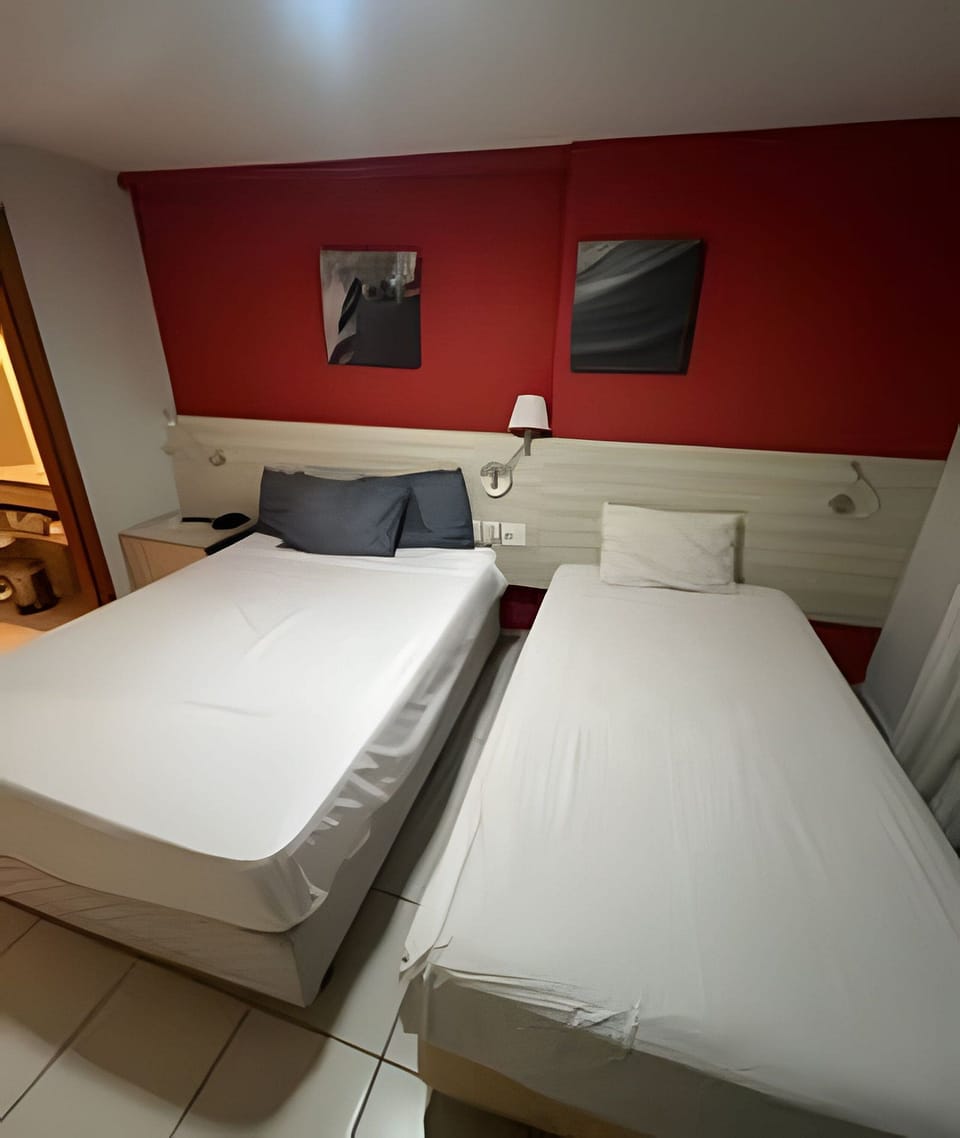 Standard Suite | Desk, laptop workspace, WiFi (free)