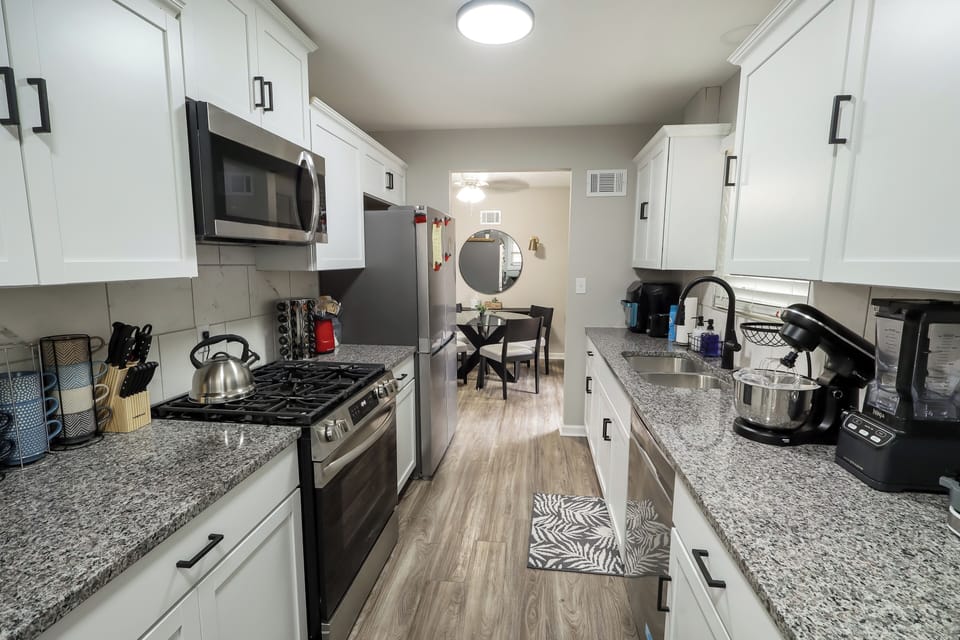  Full Kitchen
