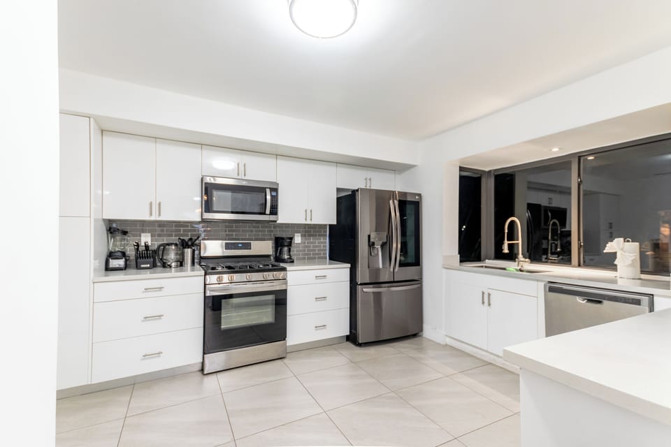 Comfort Room, Patio, Garden View | Private kitchen | Coffee/tea maker, electric kettle
