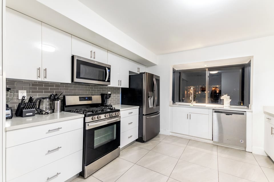 Comfort Room, Patio, Garden View | Private kitchen | Coffee/tea maker, electric kettle