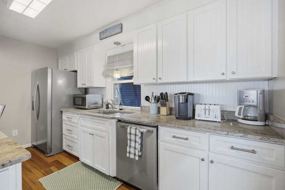 Kitchen | Center Island | Stainless Appliances