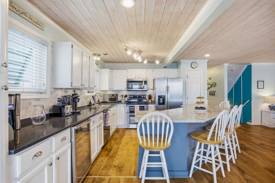 Kitchen | Granite Island & Stainless Appliances