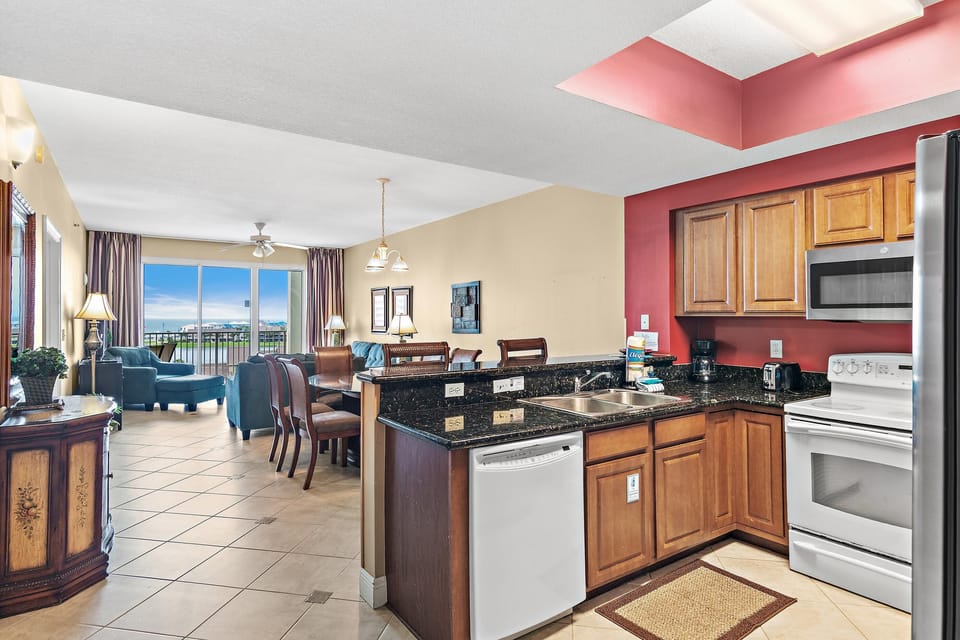 Condo, Multiple Beds (Ariel Dunes II 607) | Private kitchen | Oven