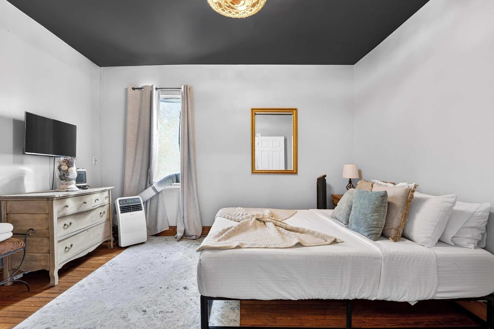 Bedroom 5: Unit 2’s Bedroom 5 offers a plush queen bed perfect for a restful stay.