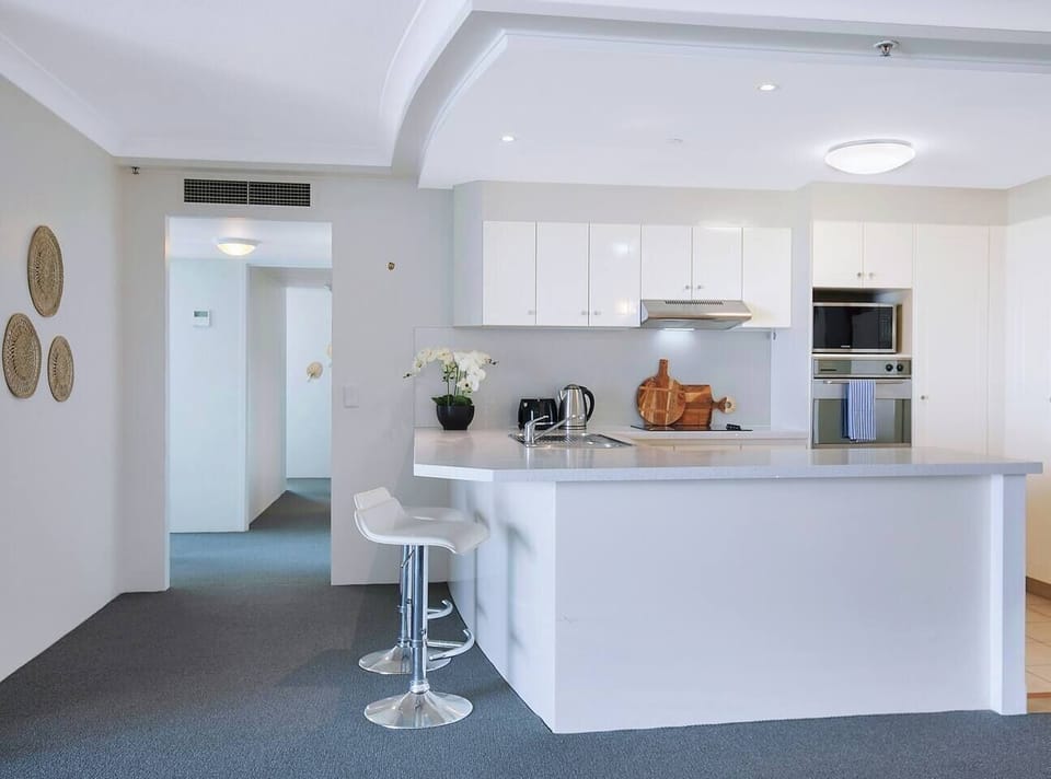 Take things slow at the breakfast bar or enjoy conversations with the cook.

