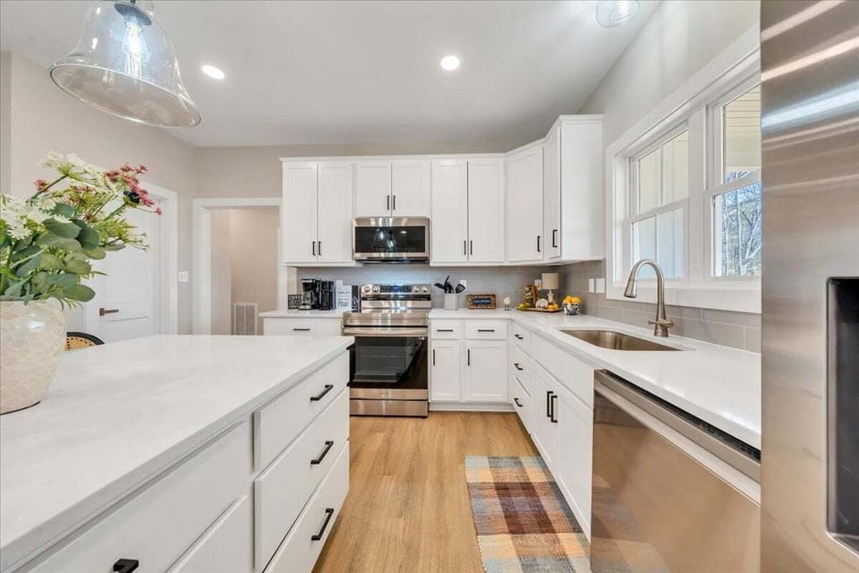 House, Multiple Beds, Balcony (LAKE Twin Cove) | Private kitchen