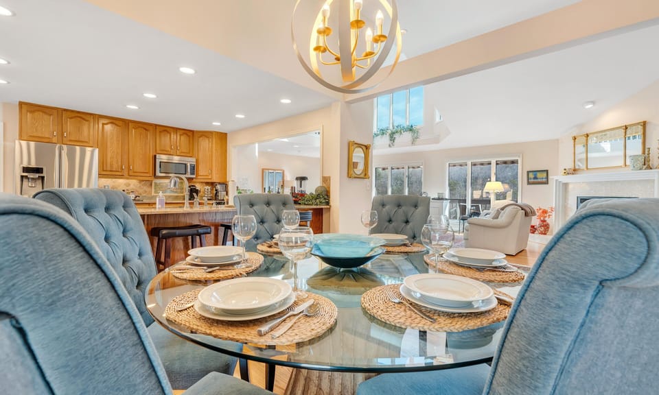 House, Multiple Beds, Pool Access (LAKE Allure) | 4 bedrooms, individually decorated, individually furnished, bed sheets