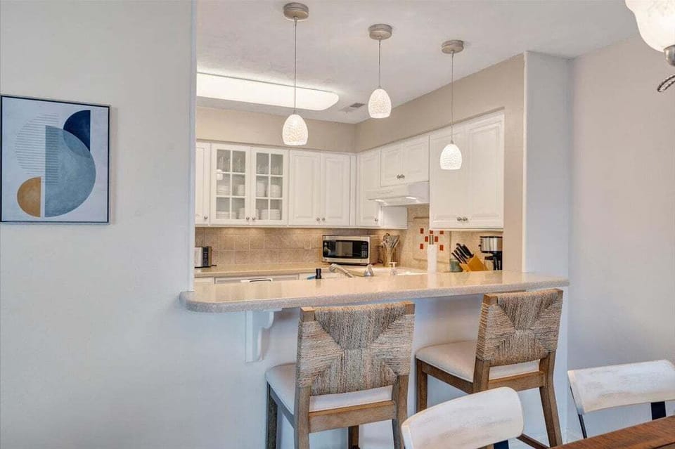 Condo, Multiple Beds, Balcony (LAKE Vibes) | Private kitchen