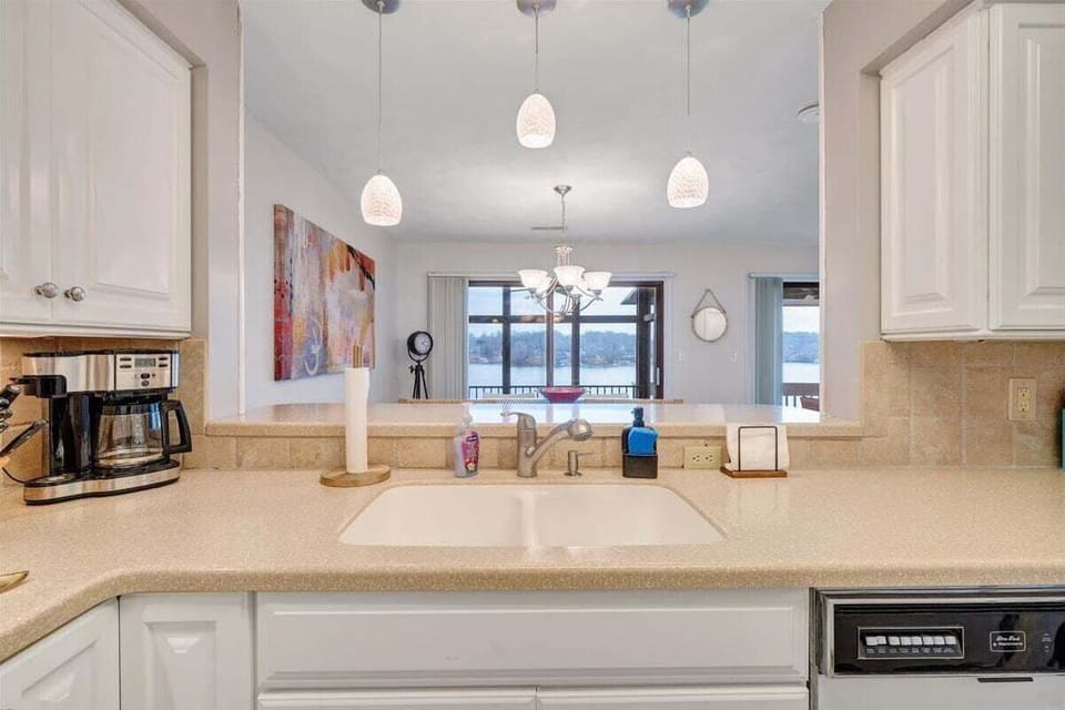 Condo, Multiple Beds, Balcony (LAKE Vibes) | Private kitchen