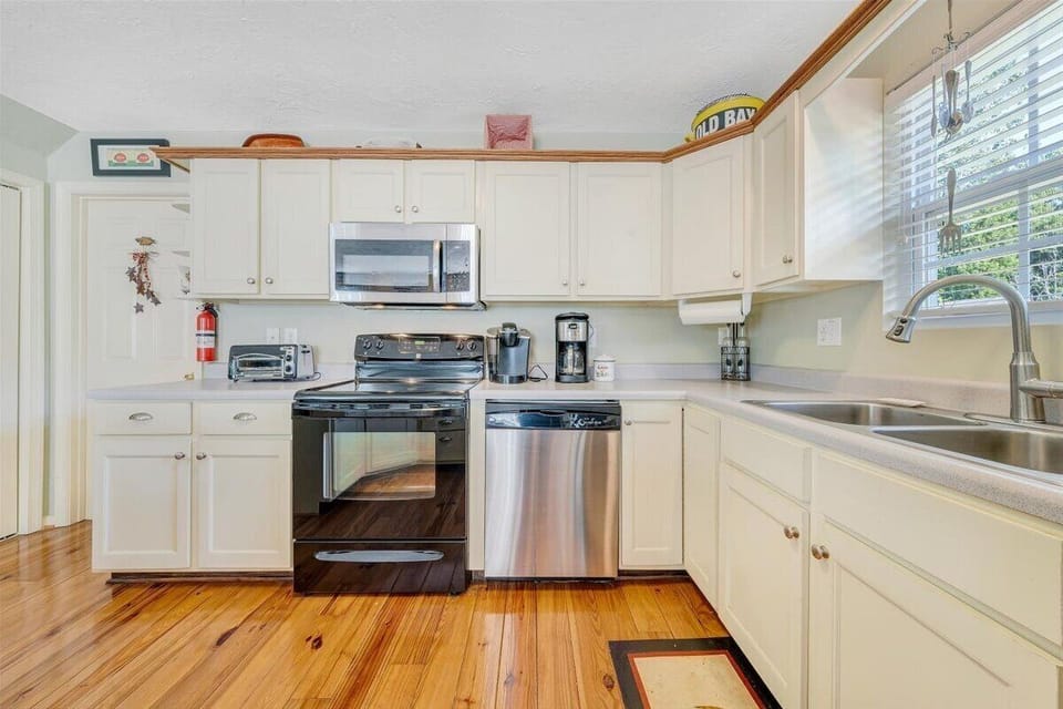 House, Multiple Beds, Kitchen (LAKE Cape Cottage) | Private kitchen