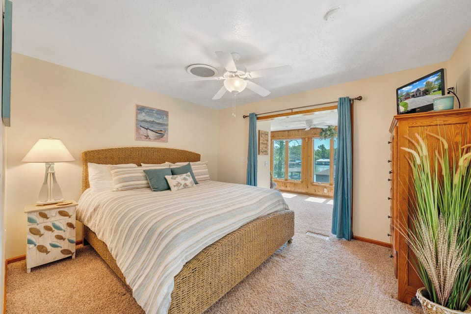 Stargaze - Lakefront With Private Dock House in Smith Mountain Lake