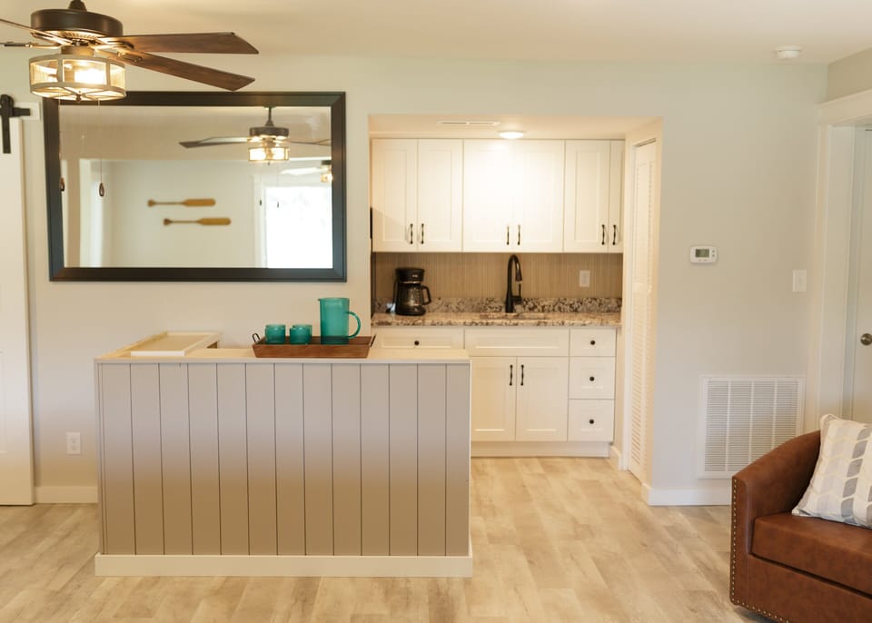 House, Multiple Beds, Hot Tub (LAKE Haven) | Interior