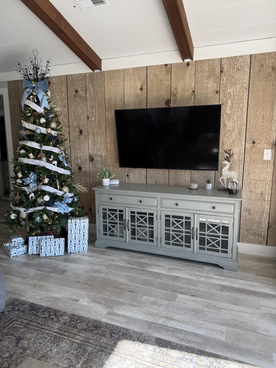 House, Multiple Beds, Hot Tub (LAKE Haven) | Interior