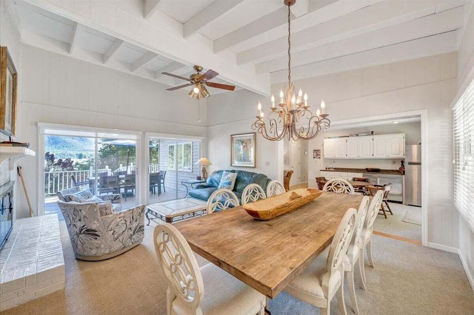 House, Multiple Beds, Patio (LAKE Thomwells Family Affair) | Living area