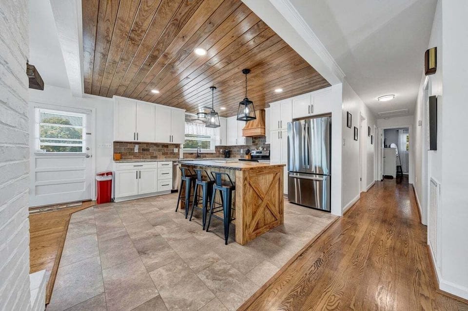 House, Multiple Beds, Patio (LAKE Paradise Point) | Private kitchen