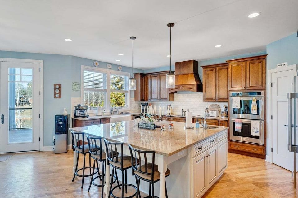 House, Multiple Beds, Patio (Serenity Shores) | Private kitchen
