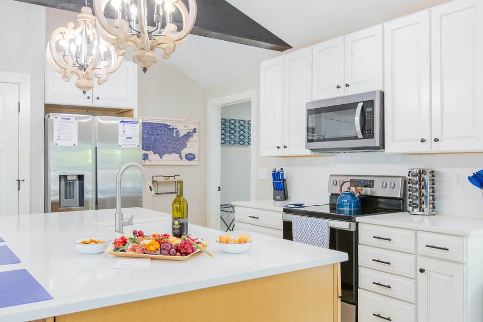 From Charcuterie Spreads to Late Night Conversations, This Island Will Be the Heart of Your Getaway