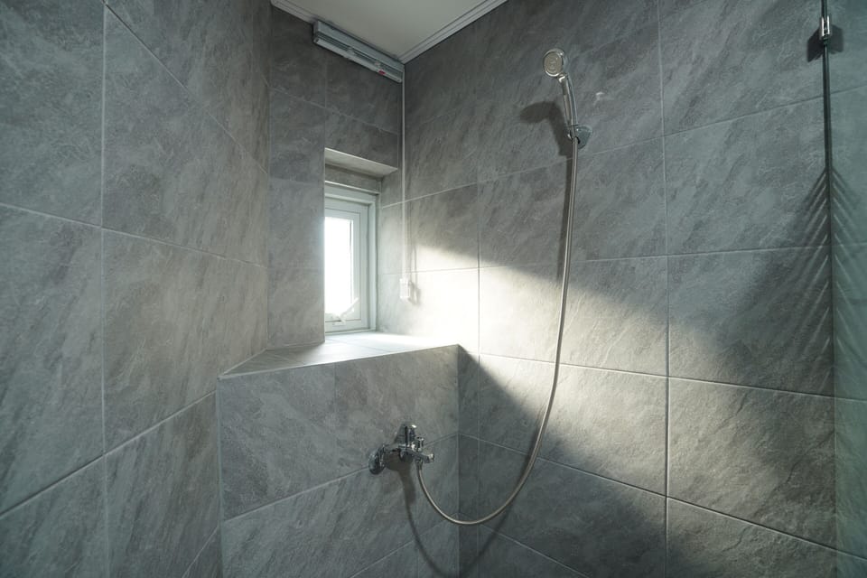 Standard Shared Dormitory, City View | Shared bathroom