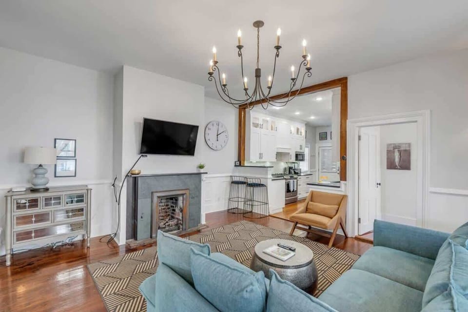 Spacious living room with seating for your entire group!