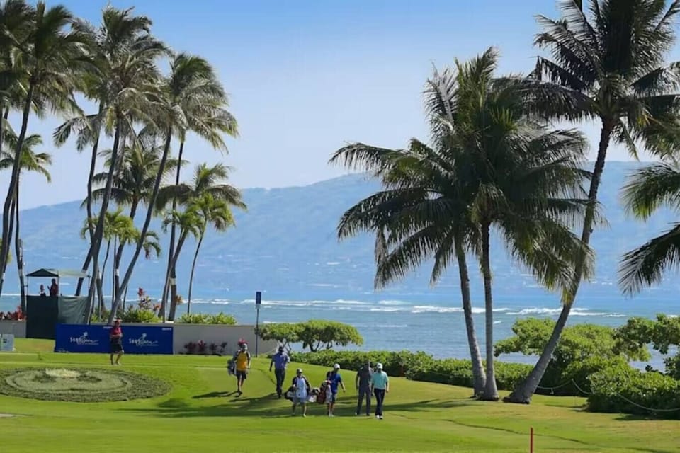 Elite sporting at your doorstep. Located near one of Hawaii’s most exclusive country clubs, our home is the perfect base for golf enthusiasts and luxury seekers alike.