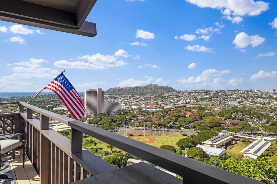 Iconic panoramas are your daily backdrop. From your high-rise retreat, watch Diamond Head change color with the sun and plan your day as the city wakes up below.