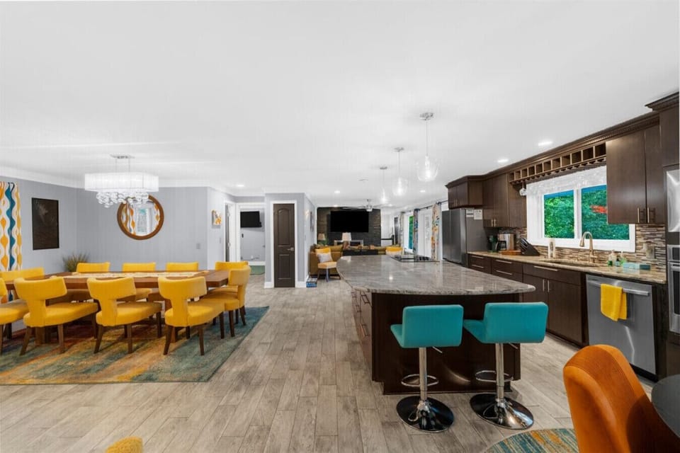 Lake Airbnb Dock Hot Tub Pet Friendly Game Room VRBO Salty Dog Vacations