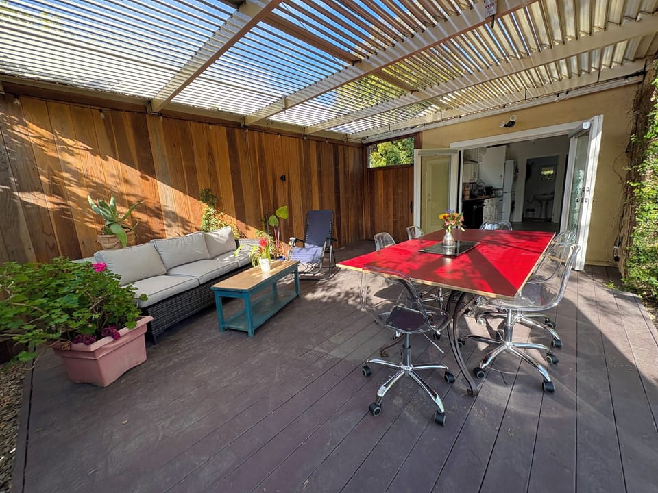 Outdoor dining